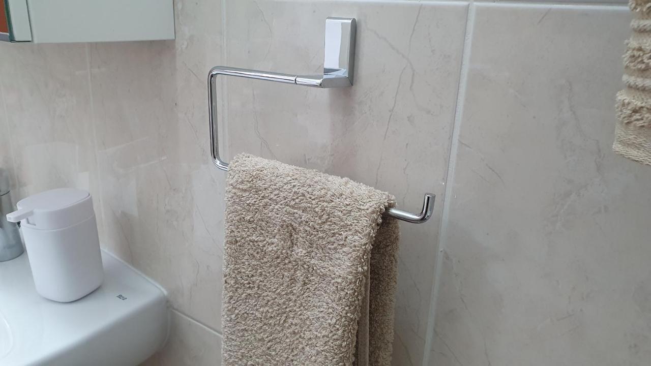 Peaceful Apartment With Double Bed - Oak Breeze Paphos Exterior foto